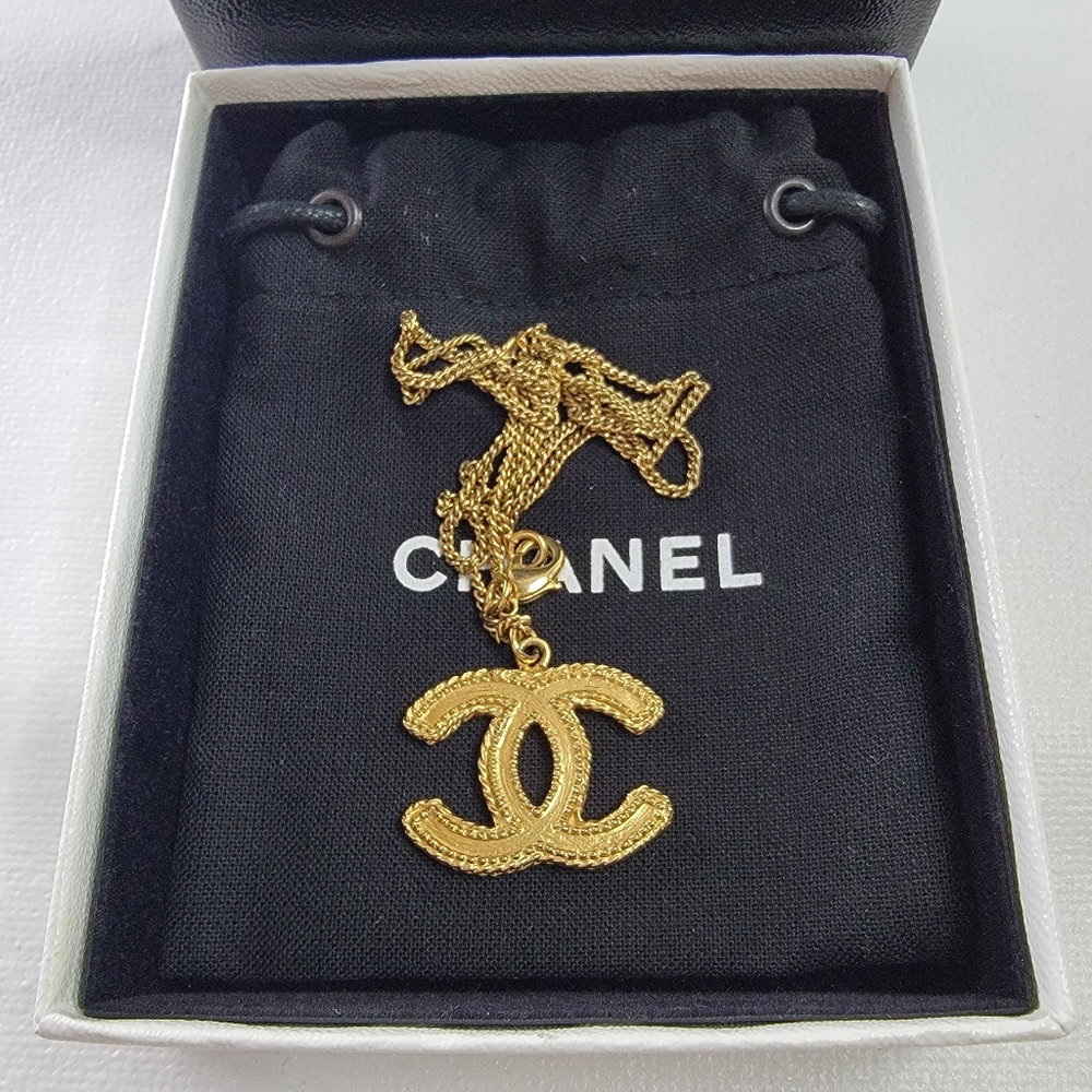 CHANEL CC Logo Gold Tone Pendant Necklace - Picture 9 of 9